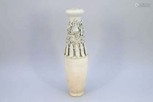 中国 - 宋瓮式葬仪，青瓷釉陶器，浮雕龙和十二神像（缺一）。盖子不见了。  高度：39.5厘米。(失踪和事故)