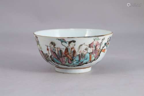 中国 - 现代瓷碗，底部刻有珐琅彩乐师纹饰。红色标记，六个字。  直径11.5厘米。(谷物)