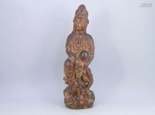 中国 - 现代大型石雕观音，双手抱膝，坐在一块石头上，底座是一个麒麟头。  高度63厘米。(头饰意外，手臂修复)