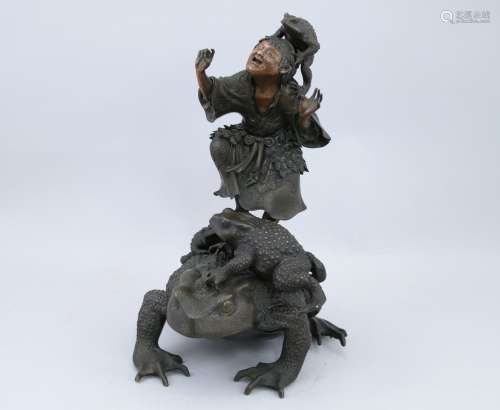 日本-明治时代。  OKIMONO与蟾蜍。斑纹和精凿的青铜器。签字：  高度。43，长度。31，宽度。28厘米。(腿部事故)
