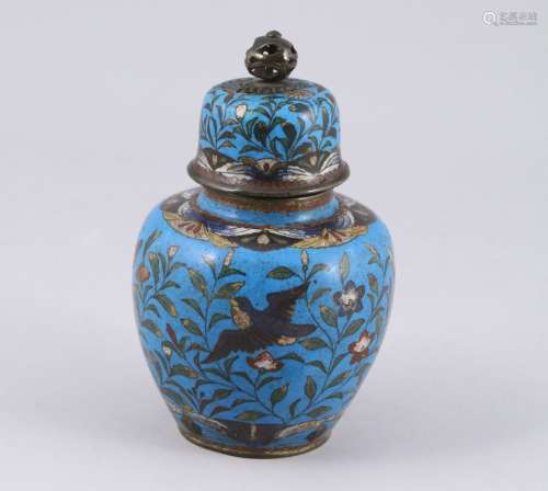 日本-20世纪初  銅胎景泰藍琺瑯花瓶，綠松石背景上有鳥和葉子裝飾。   高16，颈径5厘米。(事故和失误)