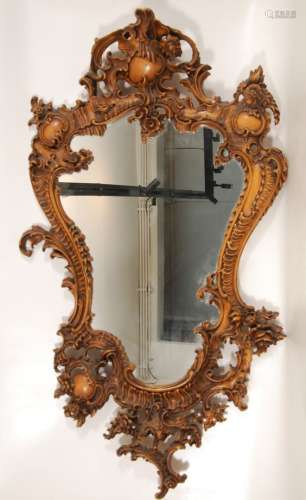 路易十五风格的镜子雕刻的木头。118 x 68 cm。