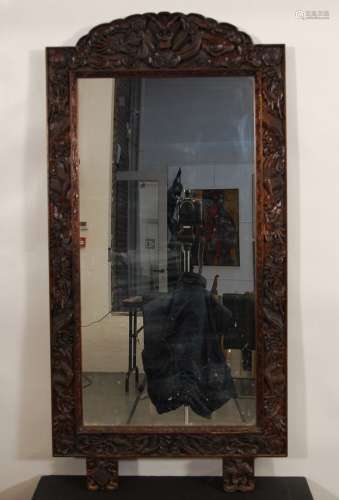 镜子，木雕龙、花。中国作品138 x 68 cm.