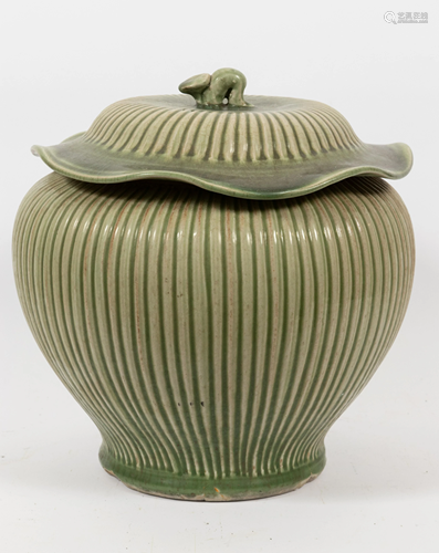 CHINESE LONGQUAN STYLE CELADON LOTUS-FORM COVERED JAR,