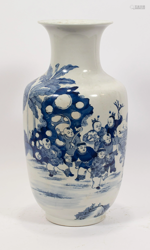 CHINESE BLUE AND WHITE PORCELAIN VASE, H 19