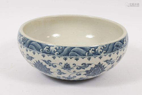 CHINESE MING-STYLE BLUE AND WHITE PORCELAIN BOWL, H 5