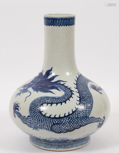 CHINESE BLUE AND WHITE PORCELAIN VASE, H 13