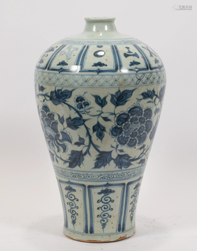 CHINESE MING-STYLE BLUE AND WHITE PORCELAIN MEIPING