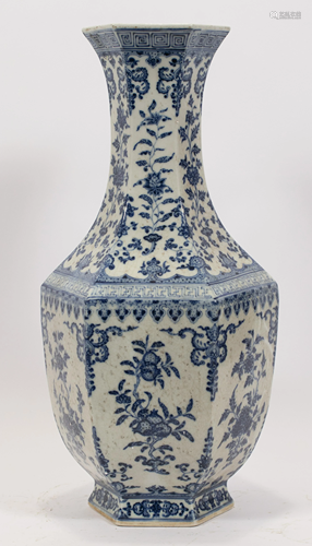 CHINESE BLUE AND WHITE PORCELAIN HEXAGONAL VASE, H 2…