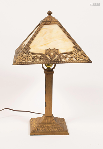 METAL OVERLAY SLAG GLASS TABLE LAMP C. 1900 H 21