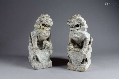 Couple de Lions de Fô, gardiens de temple.