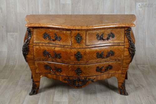 Commode de Style Louis XV.