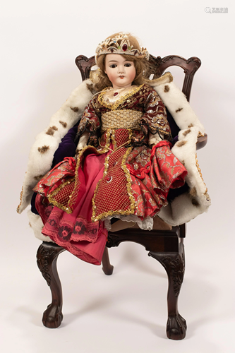 QUEEN LOUIS GERMANY DOLL & CHAIR, H 25