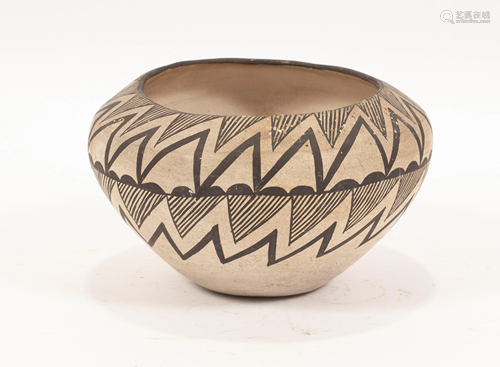 ACOMA POTTERY VESSEL, H 4.5