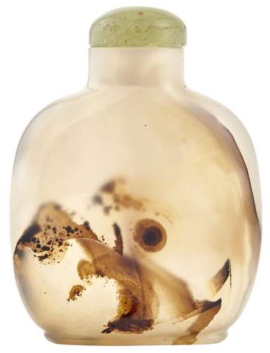 A Chinese Chalcedony Snuff Bottle