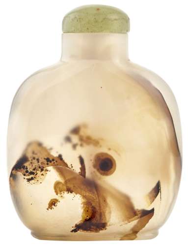 A Chinese Chalcedony Snuff Bottle