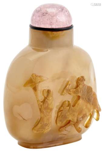 A Chinese Cameo Agate Snuff Bottle
