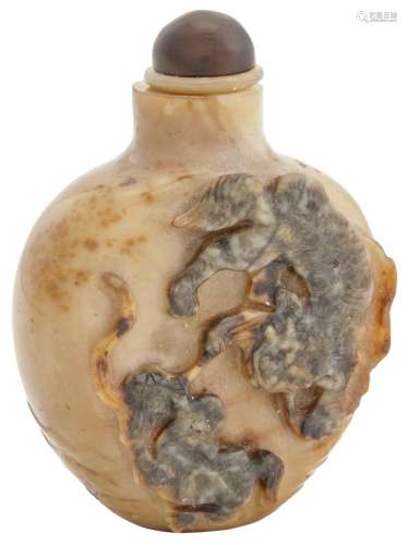A Chinese Carved Hardstone Snuff Bottle