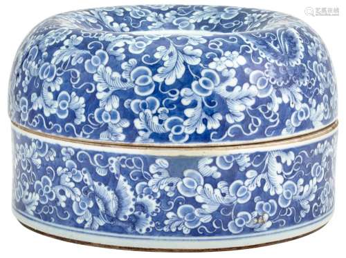 A Chinese Blue and White Glazed Porcelain Circular Covered Box