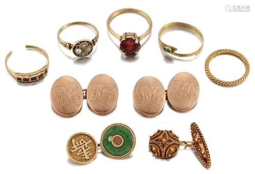 A small group of jewellery and cufflinks, comprising: a late 19th century gold mourning ring, the