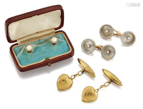 A small group of accessories, comprising: a pair of early 20th century mother-of-pearl and seed