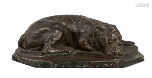 Wilhelm Hüsgen (1877-1962) Bulldog, recumbent Bronzed Verde antico marble base 42 cm wide.Please