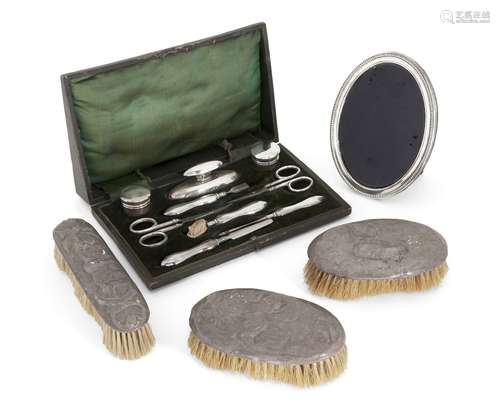 An Edwardian silver mounted manicure set in fitted case, Birmingham, 1906, Levi & Salaman,