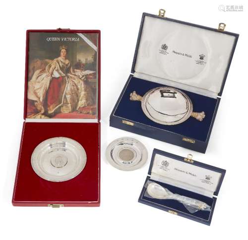 A commemorative Royal Wedding silver dish and spoon, each in fitted case, the dish Sheffield, c.