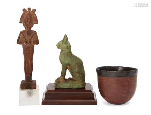 Three reproduction Egyptian style objects, including a round-bottomed ‘black-top’ type vessel, 6.