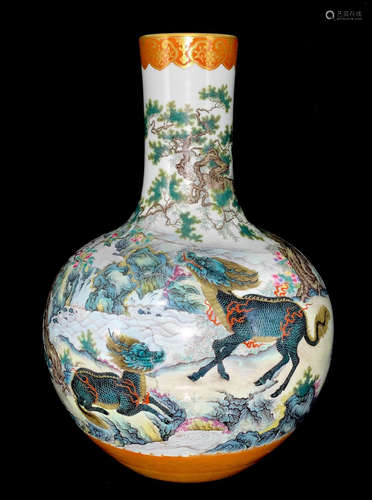 CHINESE FAMILLE ROSE PORCELAIN BOTTLE VASE