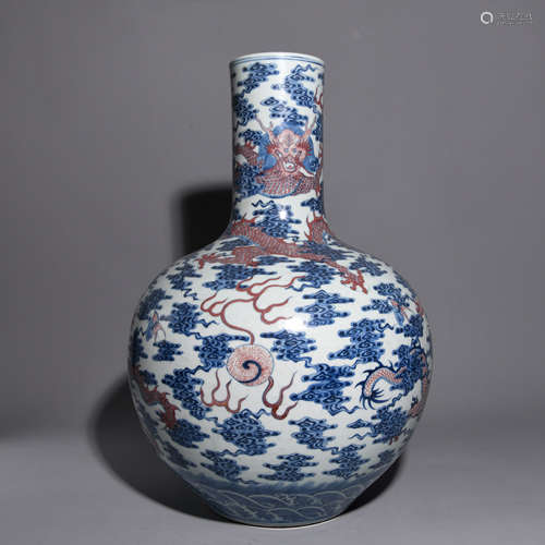 A BLUE-AND-WHITE UNDERGLAZE RED BOTTLE WITH DRAGON PATTERNS