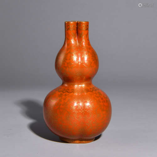 A RED GLAZE GOLD PAINTED GOURD-SHAPED BOTTLE