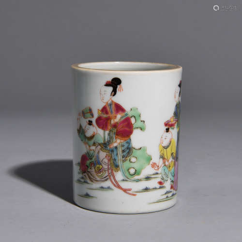A POWDER ENAMEL BRUSH POT PAINTED WITH ANCIENT LADY