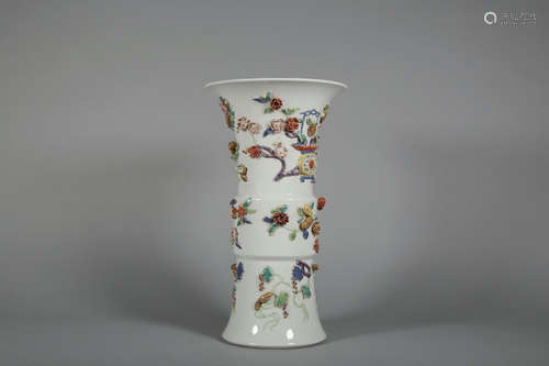 CHINESE FAMILLE ROSE PORCELAIN VASE