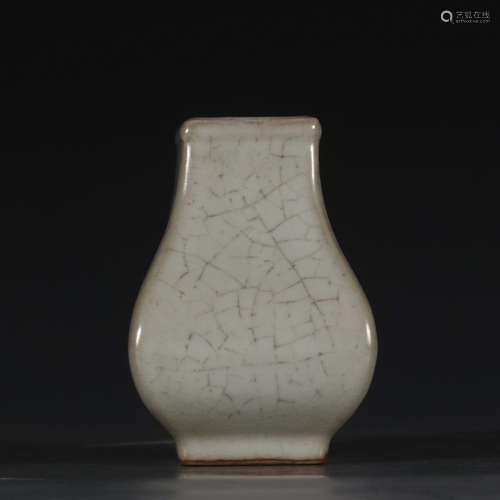 CHINESE CELADON GLAZED PORCELAIN VASE