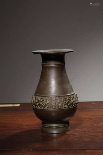 CHINESE BRONZE VASE WITH ARCHAIC DESIGN