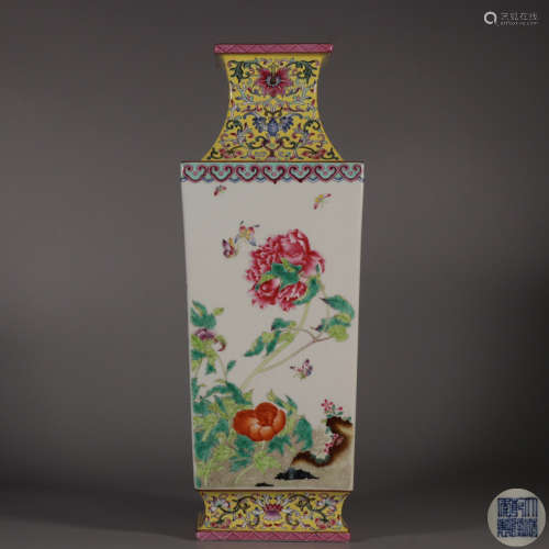 Chinese Famille Rose Porcelain Porcelain Square Bottle