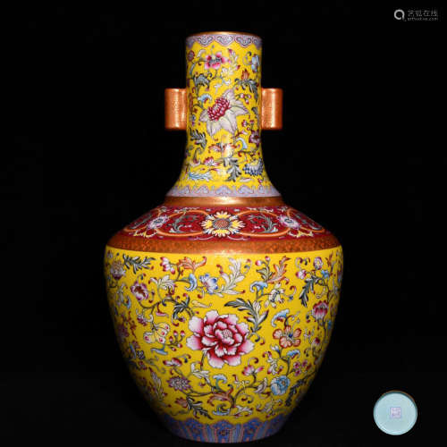 Chinese Famille Rose Porcelain Flower Pattern Bottle
