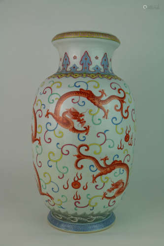 清 粉彩礬紅龍紋燈籠瓶