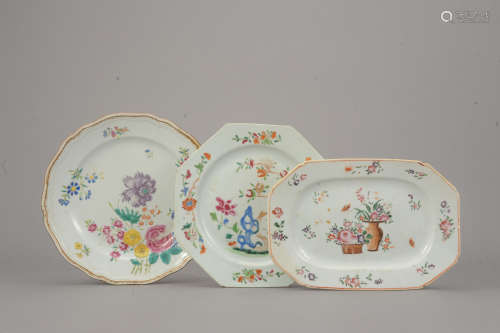 十八世紀 粉彩花卉紋盤 共三件