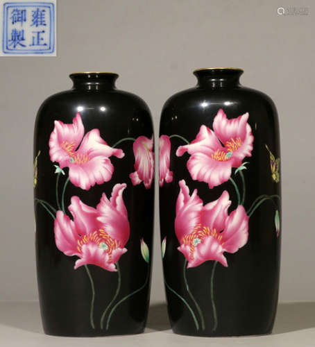 YONGZHENGNIANZHI MARK FAMILLE ROSE GLAZE VASE PAIR