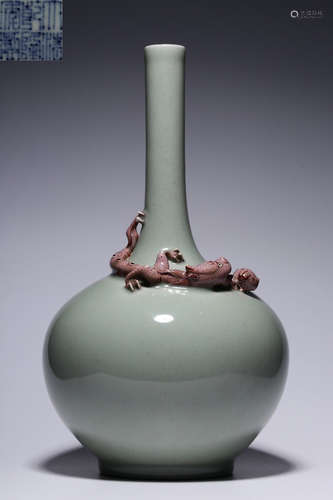 DAQINGQIANLONGNIANZHI MARK GREEN GLAZE VASE