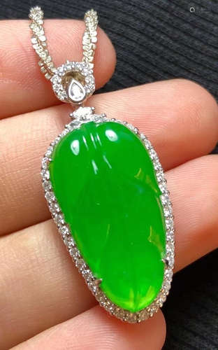 JADEITE PENDANT SHAPED WITH LEAVES