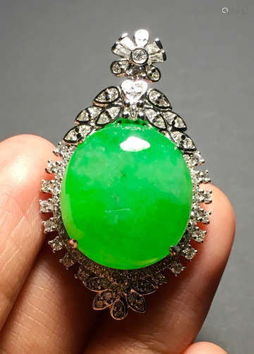 ICY JADEITE PENDANT EMBEDDED WITH DIAMOND