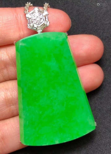 JADEITE PENDANT