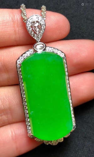 JADEITE PENDANT EMBEDDED WITH DIAMOND