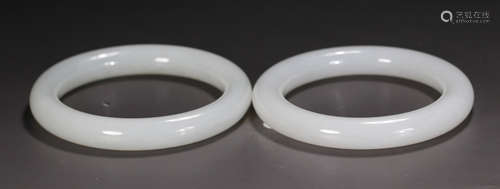 PAIR OF HETIAN JADE BANGLE