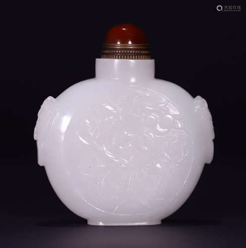 HETIAN JADE SNUFF BOTTLE WITH BEAST EARS