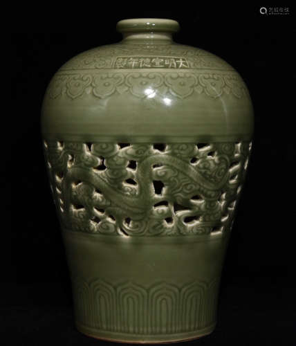 GREEN GLAZE VASE HOLLOW CARVED WITH DRAGON