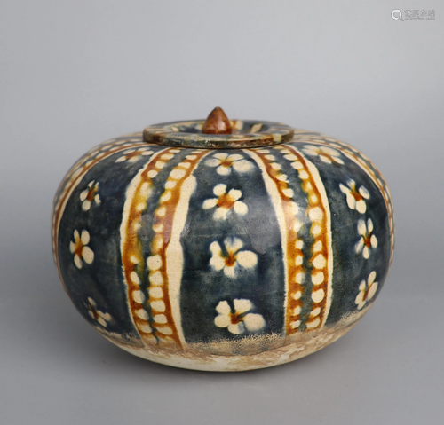 A TRI-COLORED PORCELAIN JAR